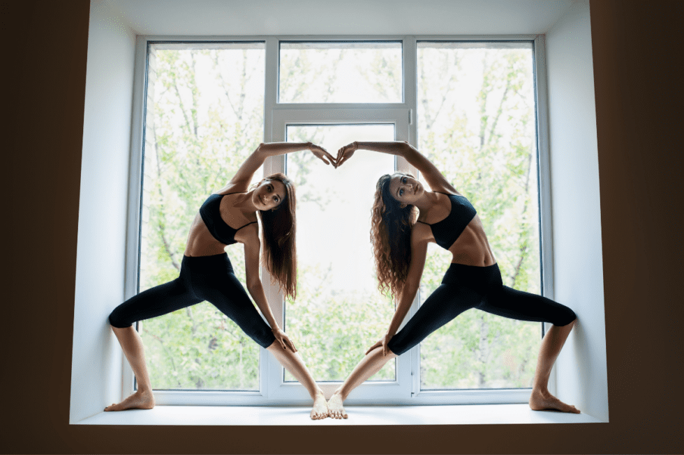 Partneryoga Die besten Yogaübungen zu zweit Für Anfänger